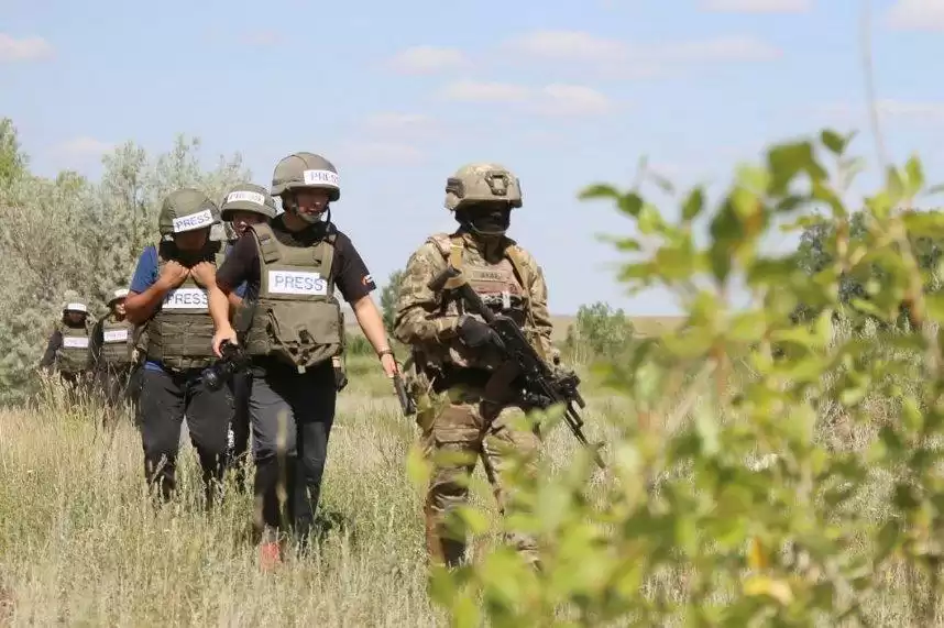 Журналистер қаруланған қақтығыс аймағында жұмыс істеуге дайындықтан өтуі мүмкін