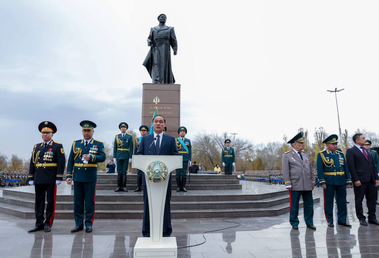 Таразда Халық Қаһармандары мен Еңбек Ерлері бас қосты