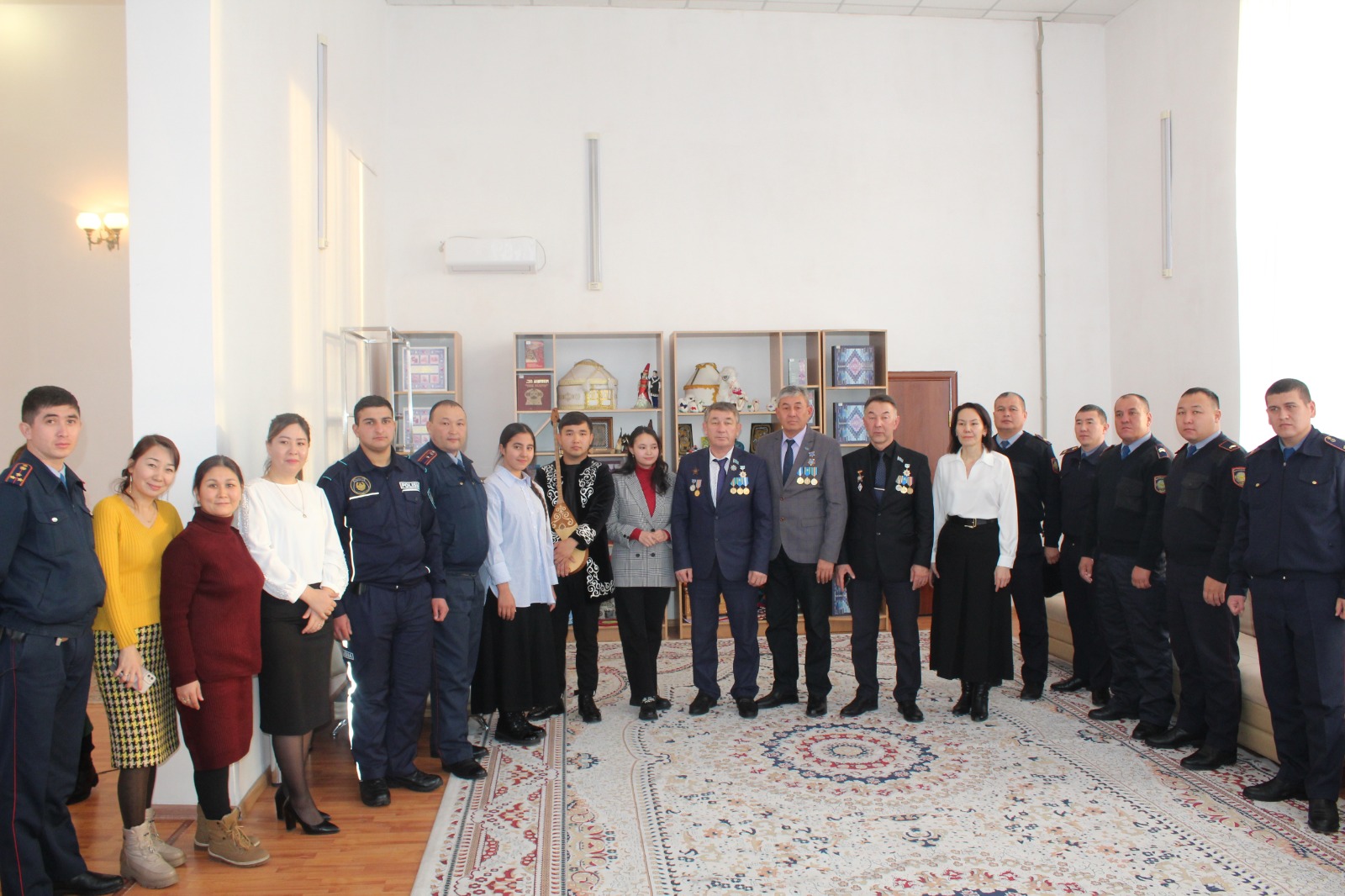     Ш.Уәлиханов атындағы Жамбыл облыстық әмбебап ғылыми кітапханасының ұйымдастыруымен 16 желтоқсан – ҚР Тәуелсіздігі күніне орай «Тәуелсіздікке тағзым» әдеби аншлаг өтті