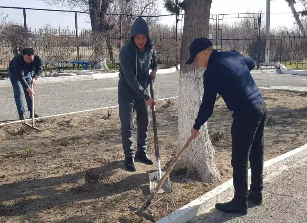 Таразда ҚАЖ қызметкерлері тазалық акциясына қатысты