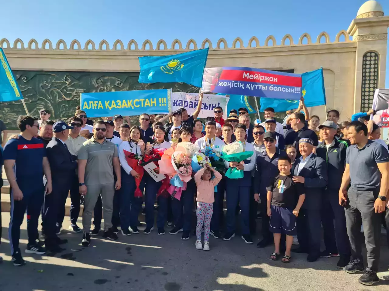 Жамбылдықтар бокстан Азия чемпионатының жеңімпаздарын күтіп алды
