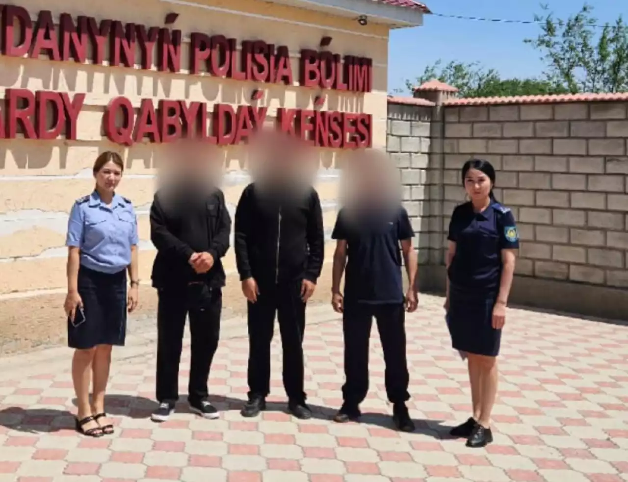 Таразда үш сотталған азамат құжаттандырылды