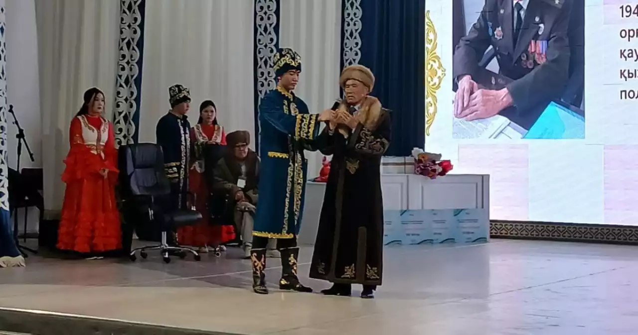 «Батаменен ел көгерер»