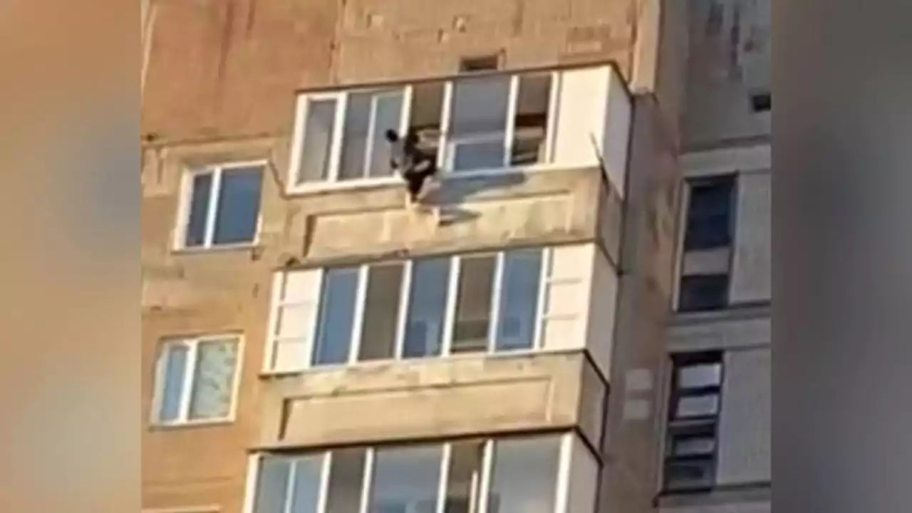 Полицейлер өз-өзіне қол жұмсамақ болған ер адамды құтқарып қалды