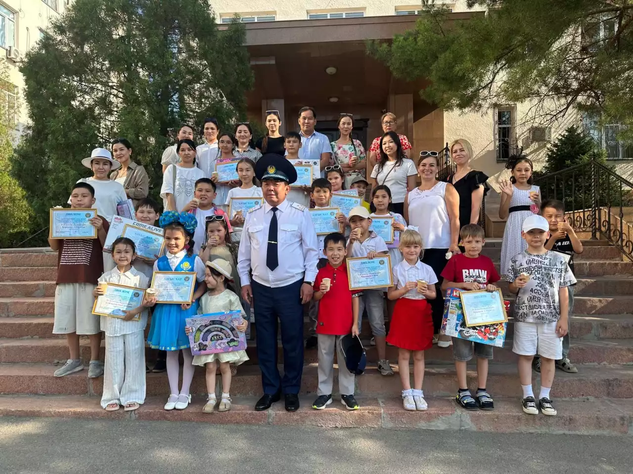 Жамбыл облысының ПД бастығы бір күнін балалармен бірге өткізді
