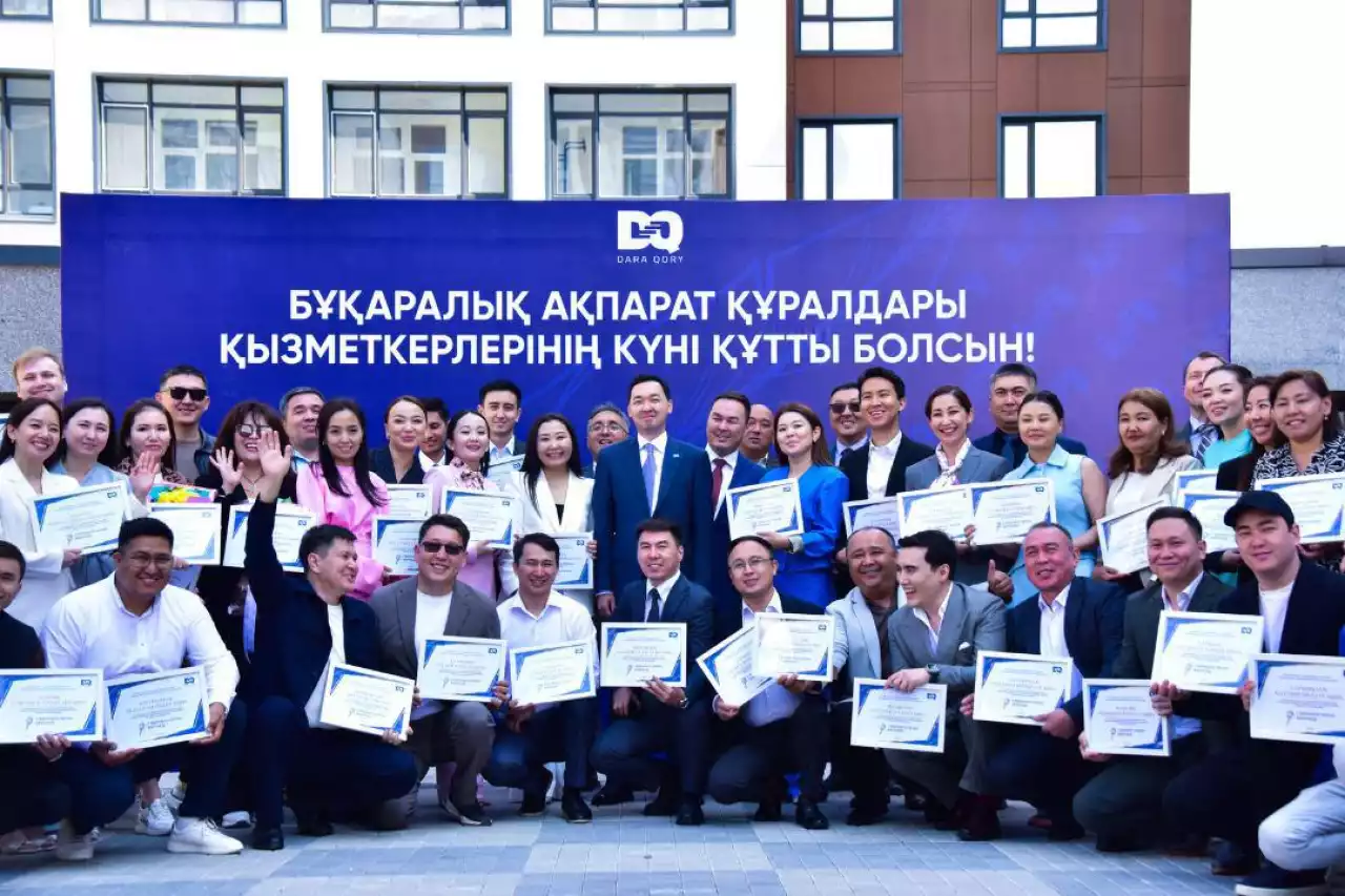 БАҚ қызметкерлеріне Қазақстан Президентінің атынан баспана сертификаттары табысталды