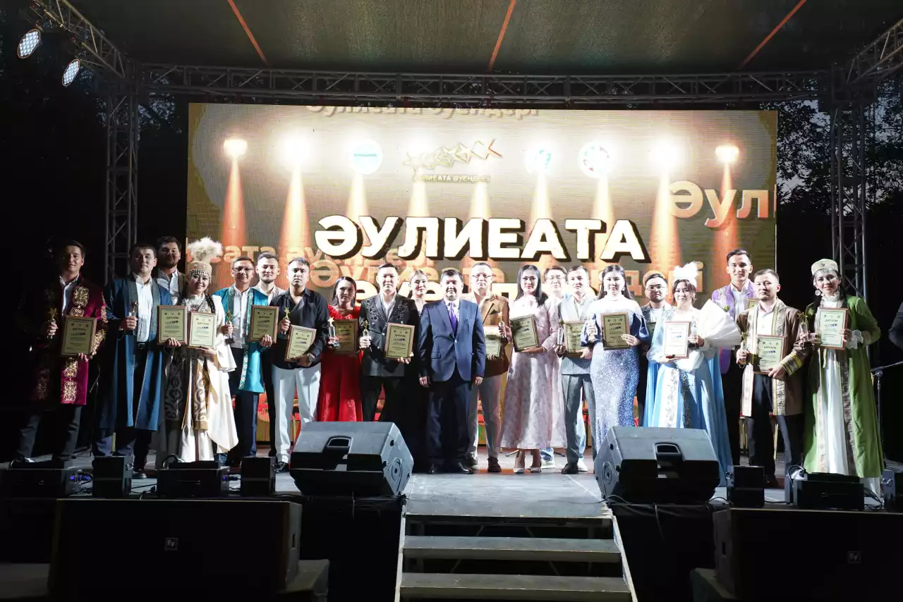 Таразда «Әулиеата әуендері» жобасының үздіктері  сахна төрінде өнер көрсетті