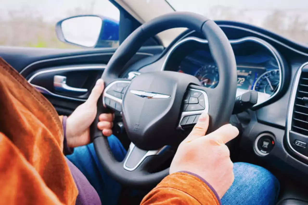 Енді inDrive пен ҚазАвтоЖол жүргізушілерге жол кедергілері туралы бірлесе ескертеді