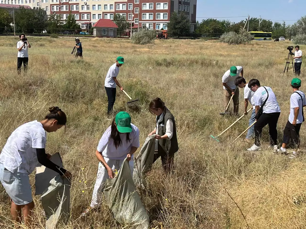 Тараздық жастар тазалыққа атсалысты