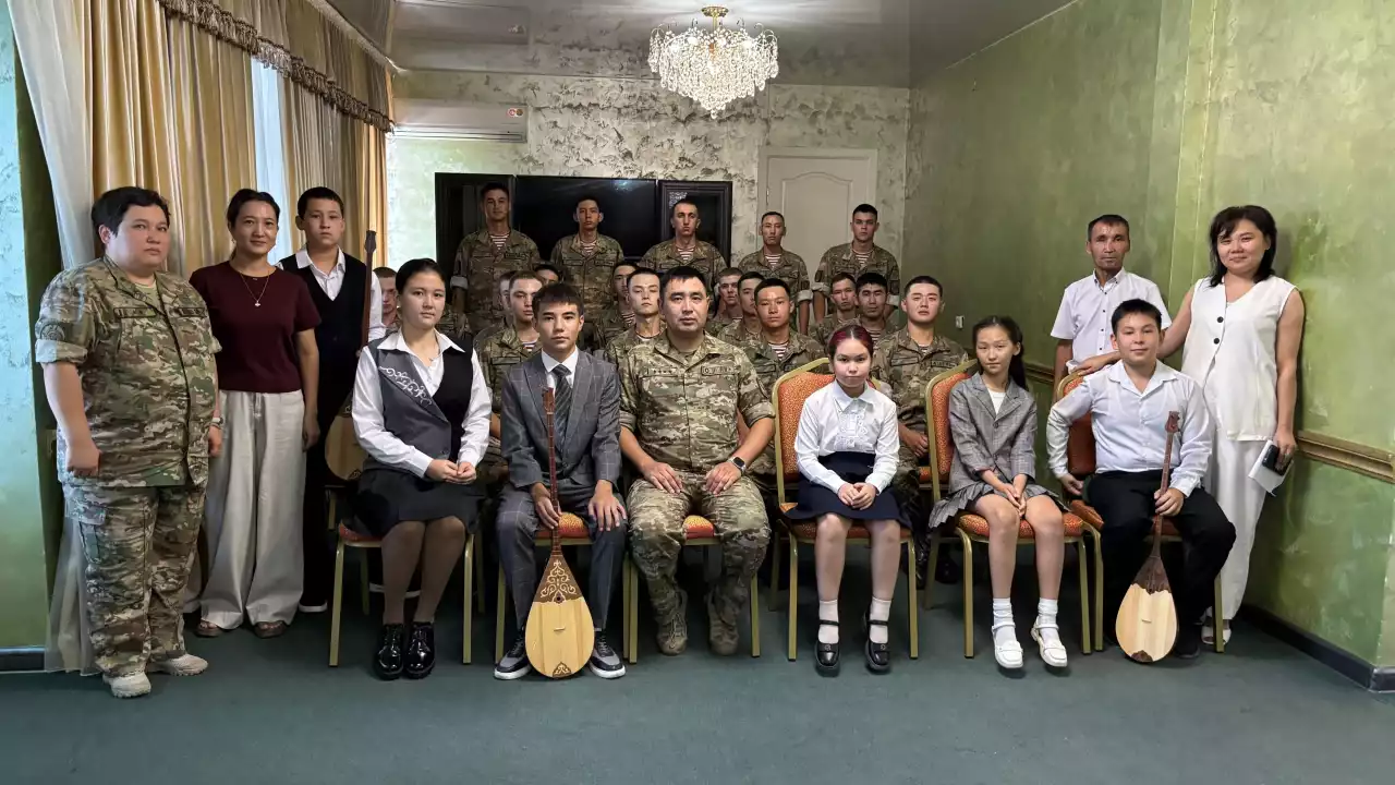 Поэзиялық кештің парқы биік