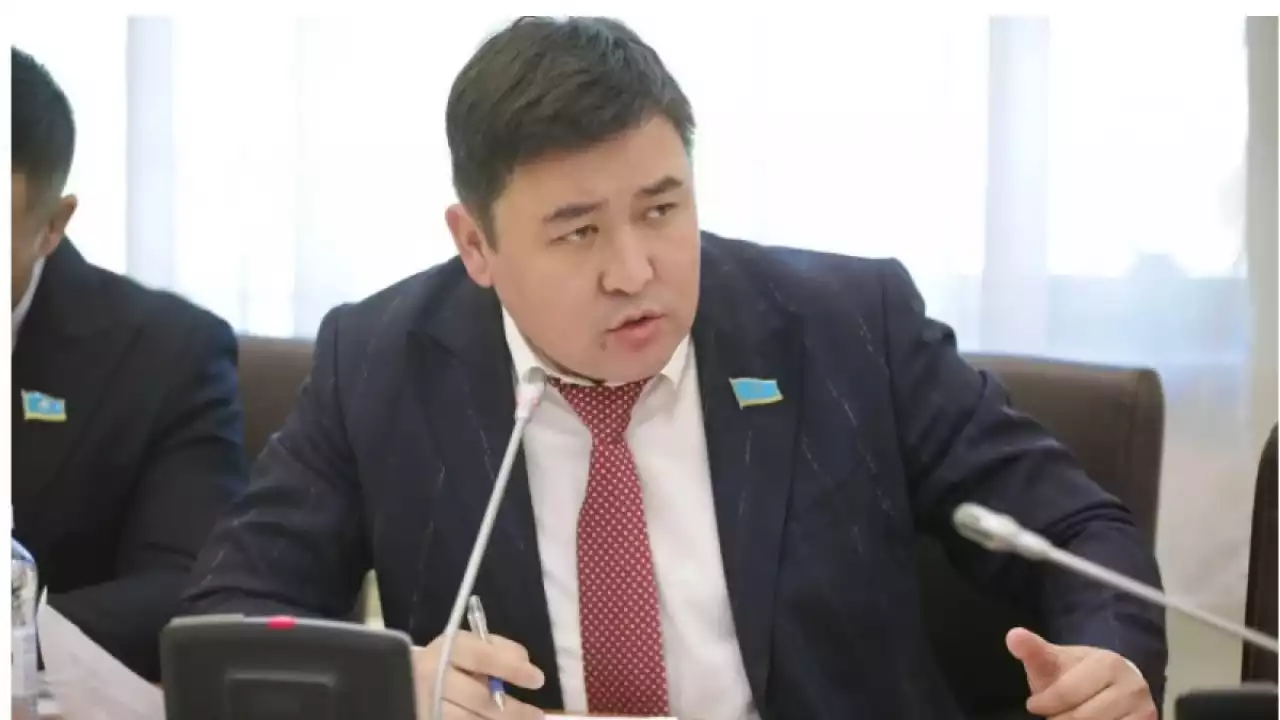 110-180 мың теңге айлық: Мәжіліс депутаты мамандардың еңбекақысын көтеруді ұсынды