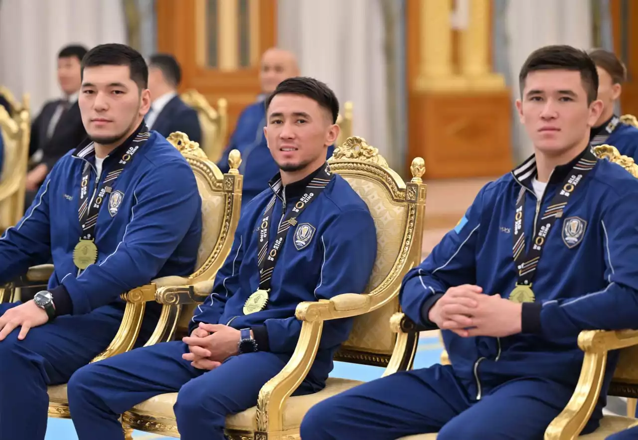 Президент әлем чемпиондарды марапаттады: Қазақстан бокстан тарихи жеңіске жетті