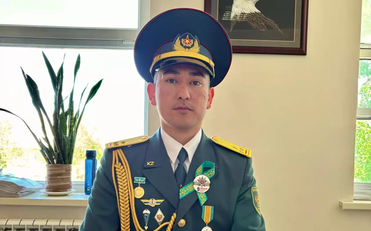 Погон таққан дәрігер