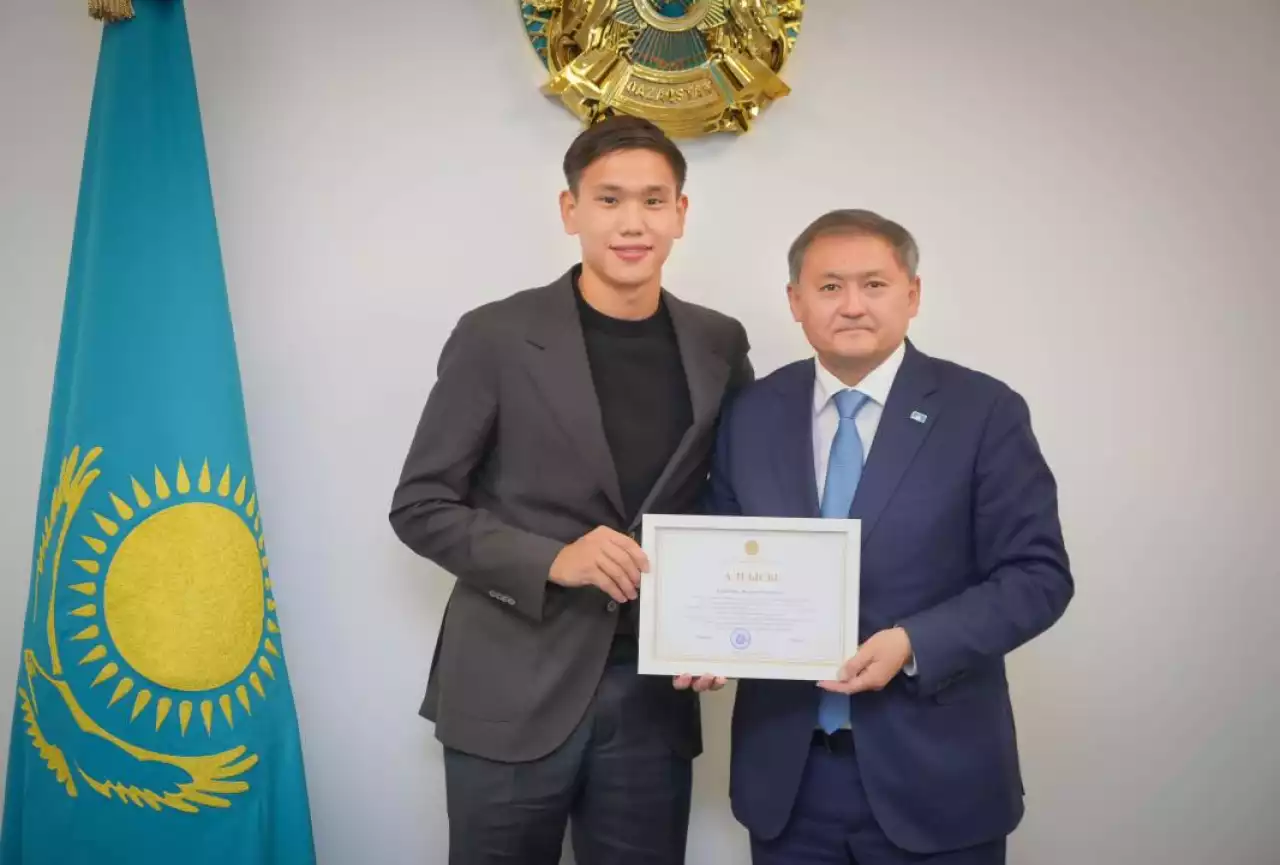 Жас спортшы Шерхан Қалмұрзаға ректорлық грант берілді