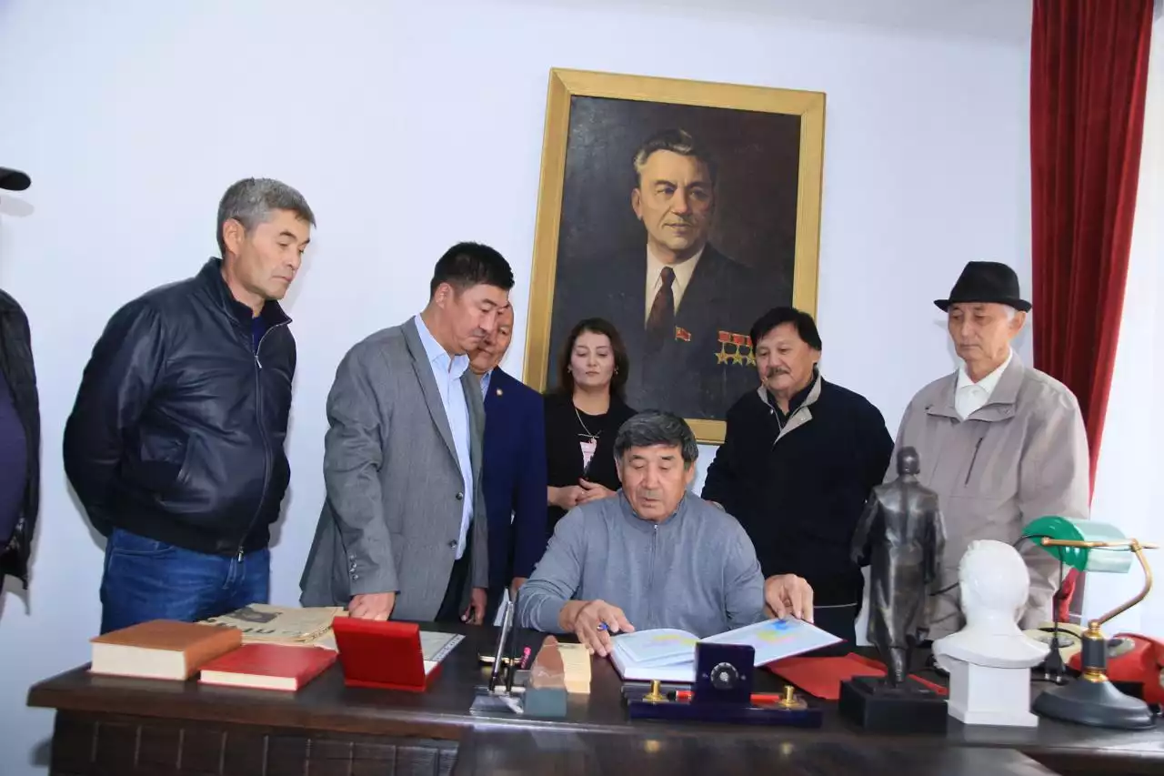 Қоғам қайраткері Қонаев қорының жұмысымен танысты