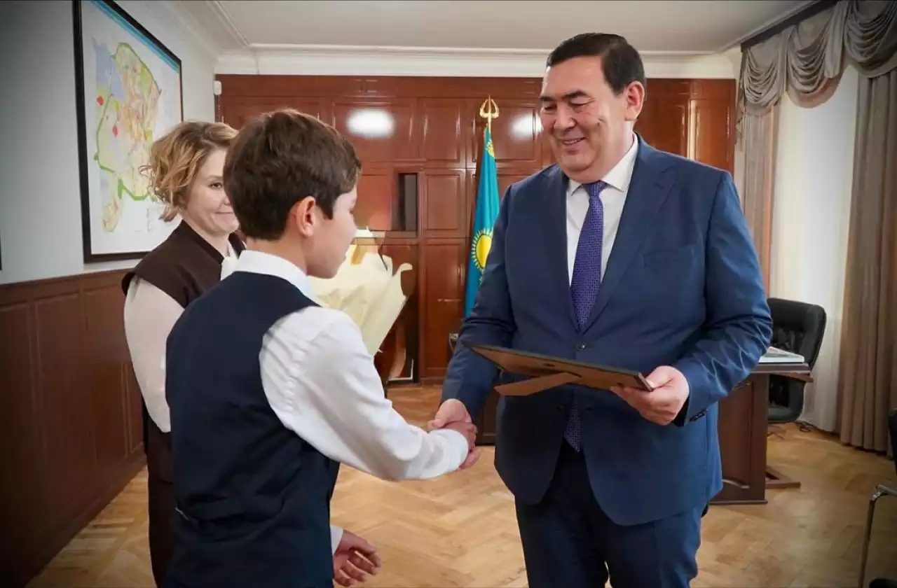 Тараз әкімі әлеуметтік желіде хат жазған оқушымен кездесті
