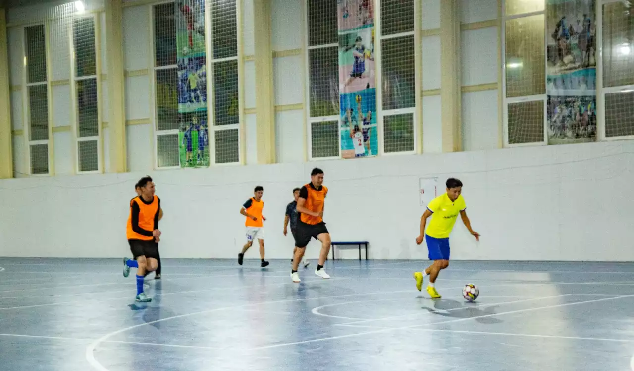 «AR-AI» жастар газетінің 20 жылдығына орай шағын футболдан турнир өтті