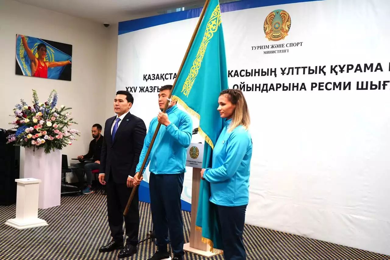 Ербол Мырзабосынов Сурдлимпиада ұлттық құрамасына Мемлекеттік Туды табыс етті