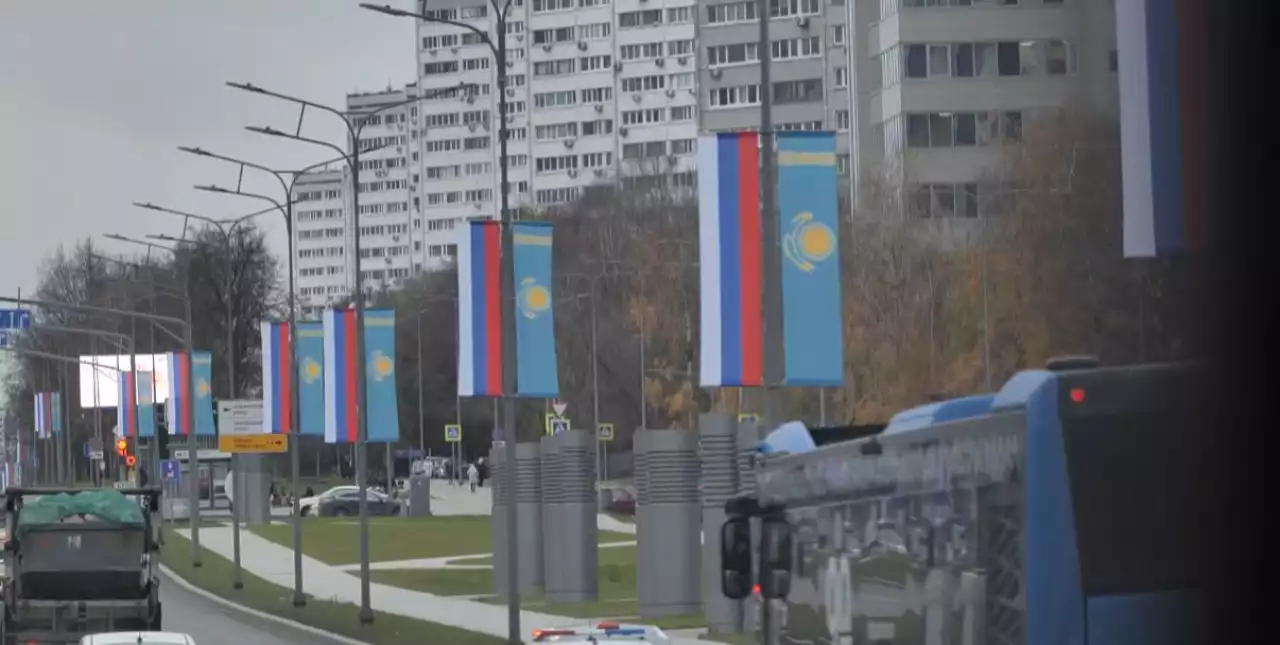 Қазақстанның көк туы Мәскеу көшелерінде желбіреп тұр