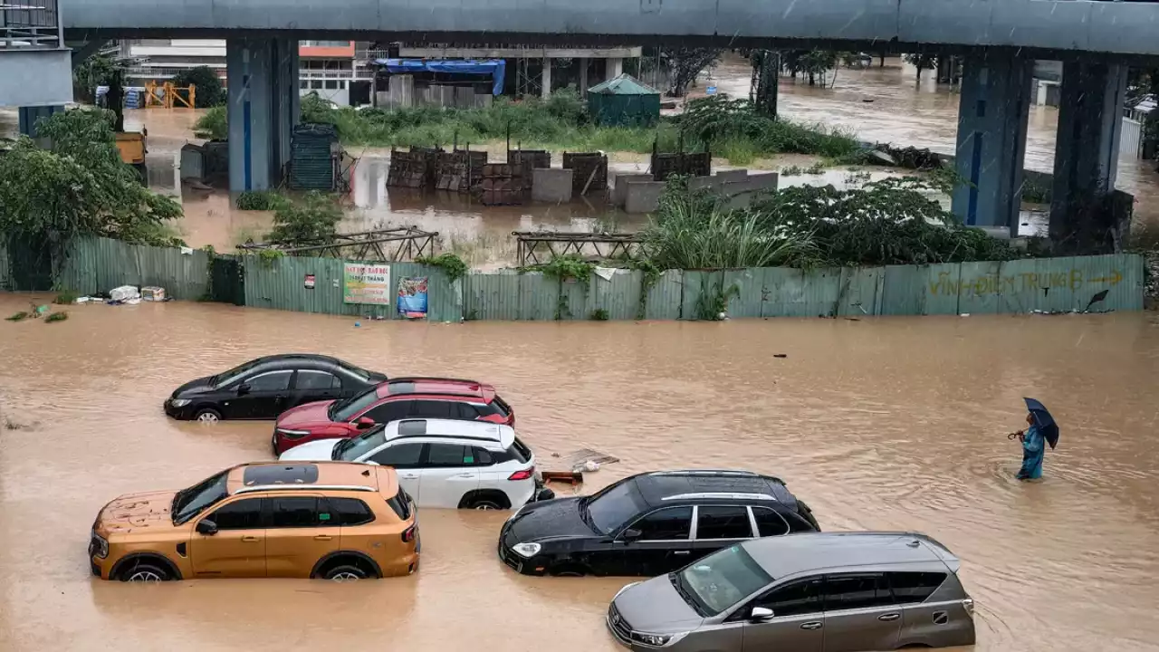 Вьетнамдағы су тасқыны: қаза тапқандар саны 72-ге жетті