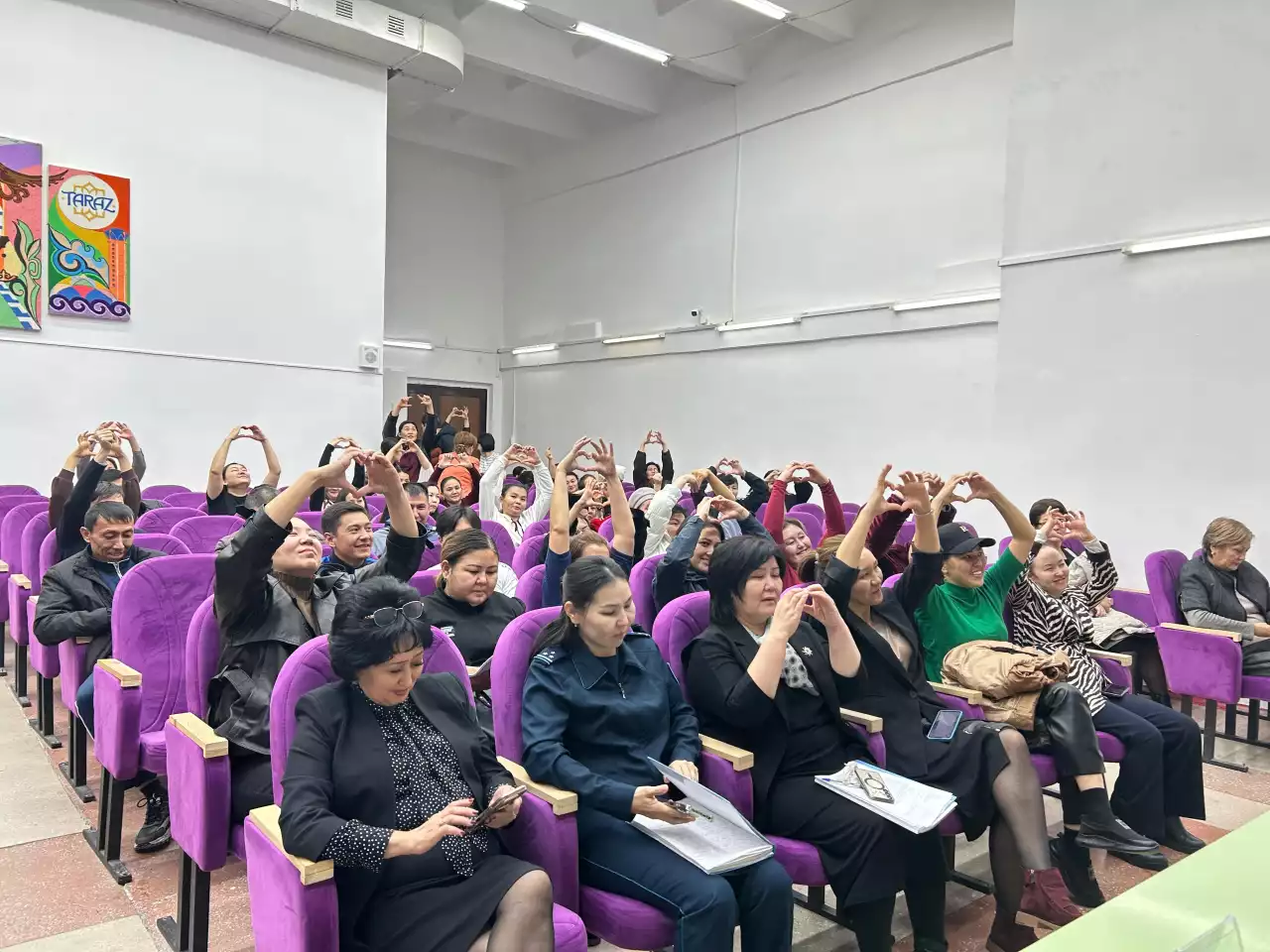 Тату отбасының тасы өрге домалайды