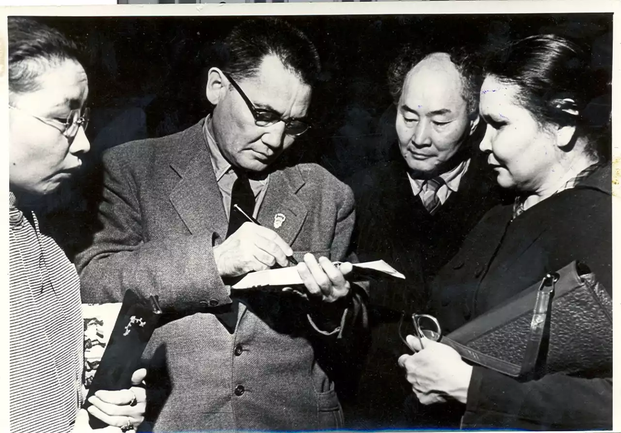 Бауыржан Момышұлының поэзиясындағы елдік рухы