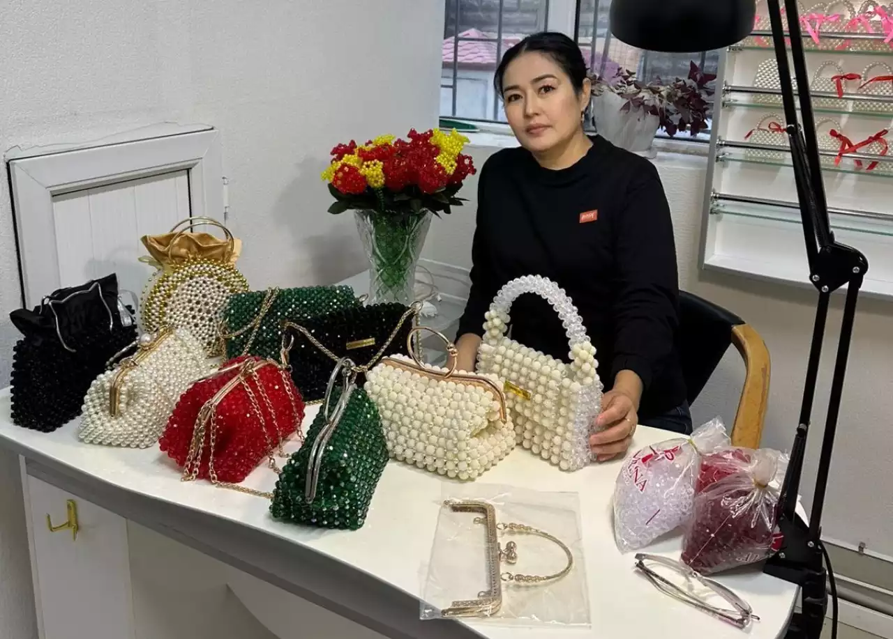 Әр моншақта бір сыр бар