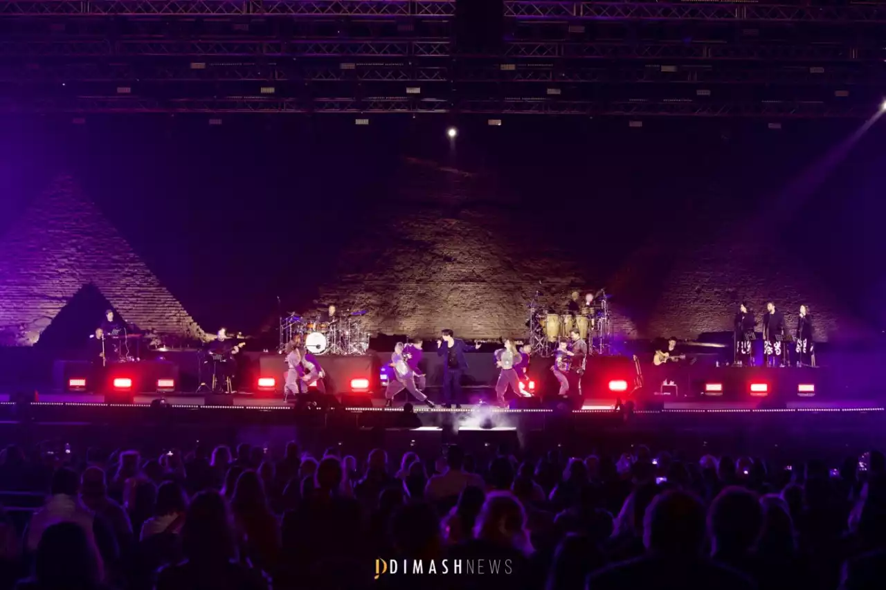 Димаш Мысыр пирамидаларының жанында концерт берді