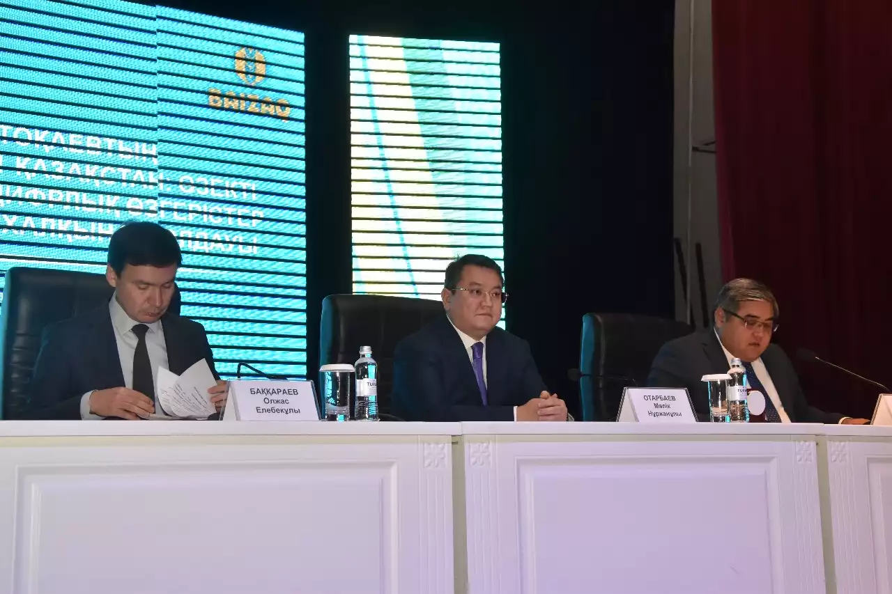 Президент кеңесшісі Мәлік Отарбаев Байзақ ауданы тұрғындарымен кездесті