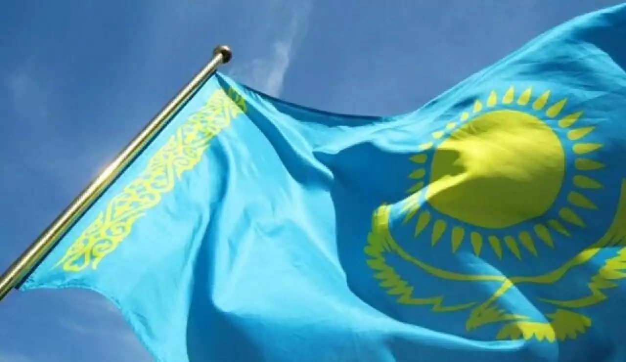 Тәуелсіздік күні: автокөліктерге Мемлекеттік Ту ілу заңмен рұқсат етілген