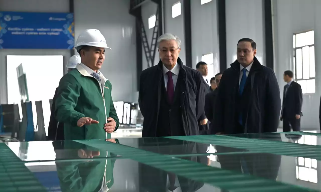 Президент Dala Glass әйнек өндіретін кәсіпорын қызметімен танысты