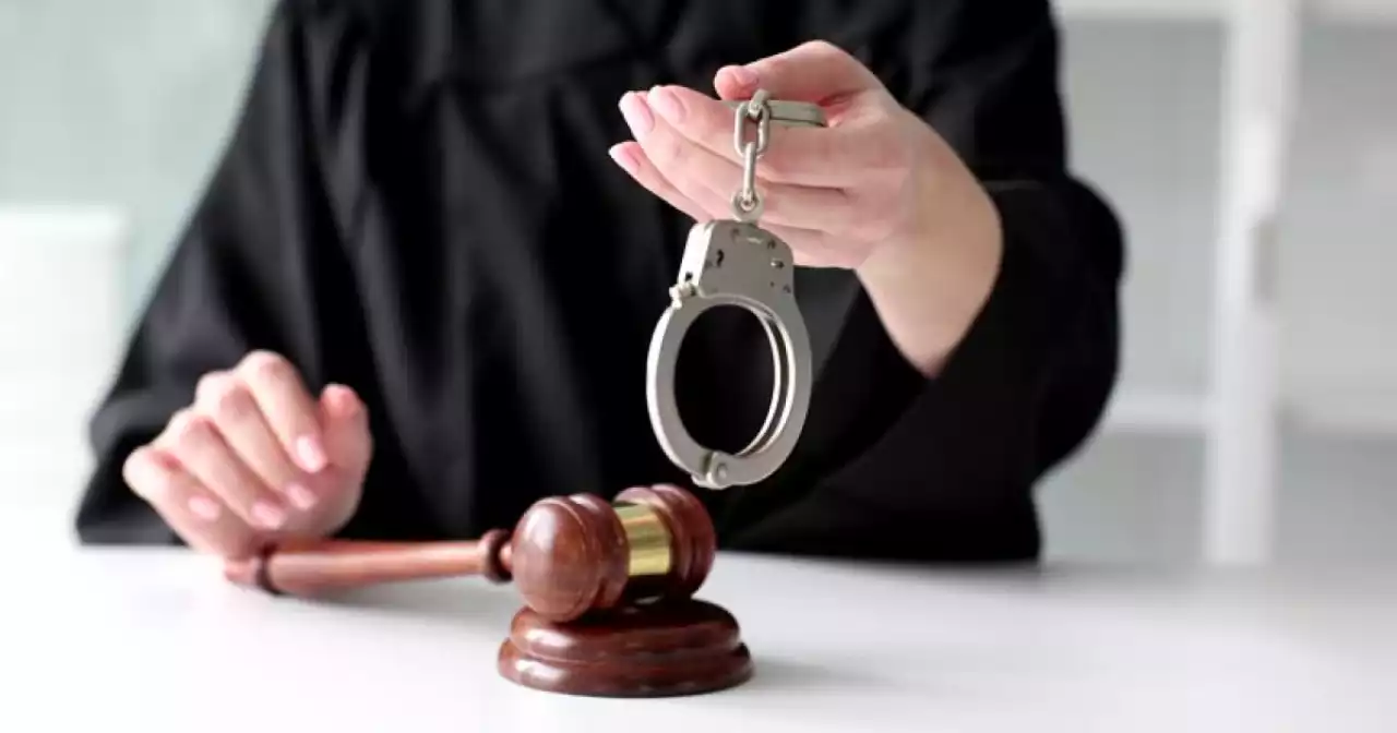 Аса ірі мөлшерде алаяқтық жасаған күдікті Ресейден экстрадицияланды