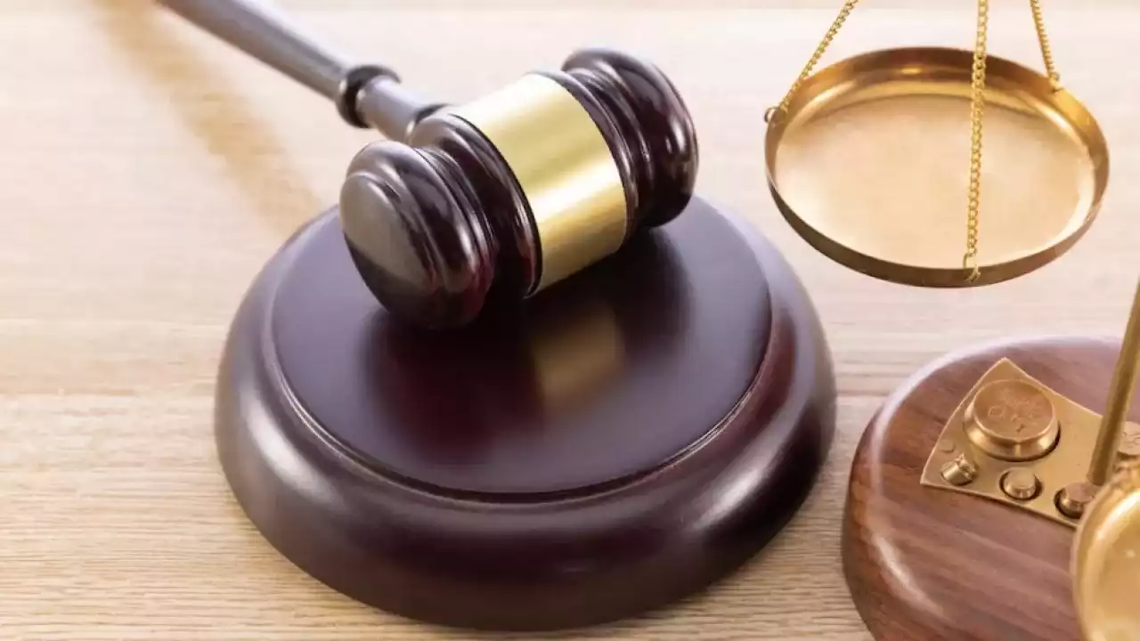 Лауазымдық өкілеттілігін асыра пайдаланғаны үшін мекеме басшысы сотталды