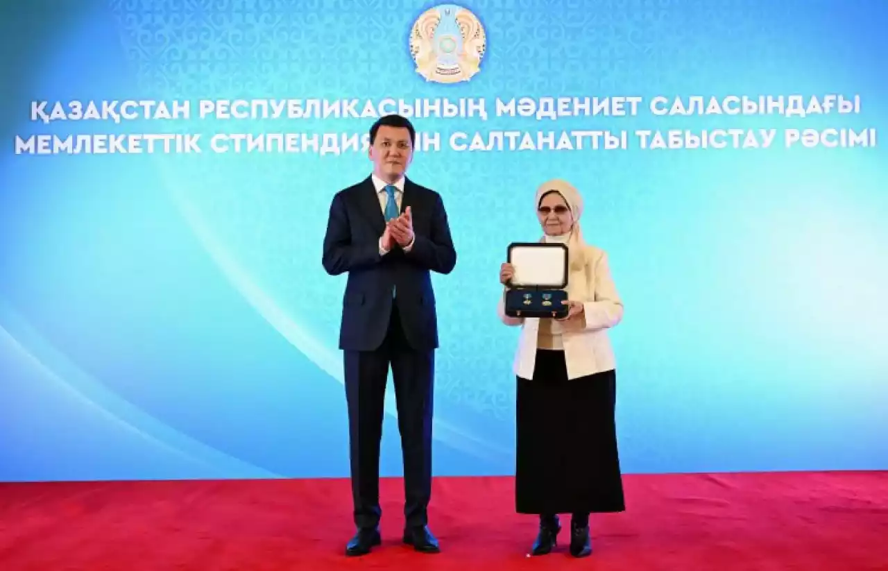 Президент атынан Бауыржан Момышұлының туыстарына мемлекеттік наградалар табысталды