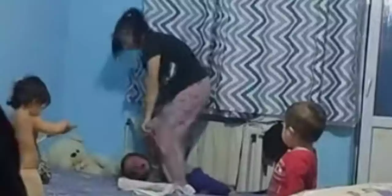 Жаркентте кішкентай баласын аяусыз ұрған ана абақтыға түсті