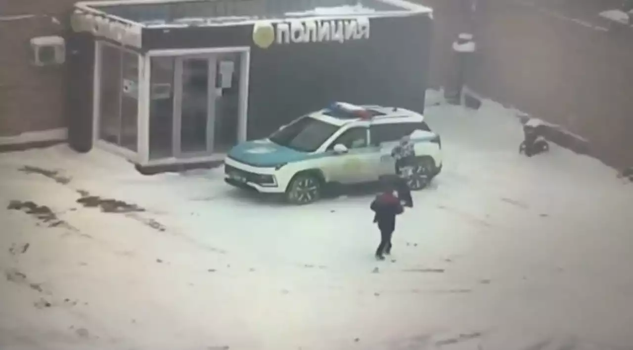 Таразда полицей оқушылар жоғалтқан ұялы телефонды жедел тауып берді