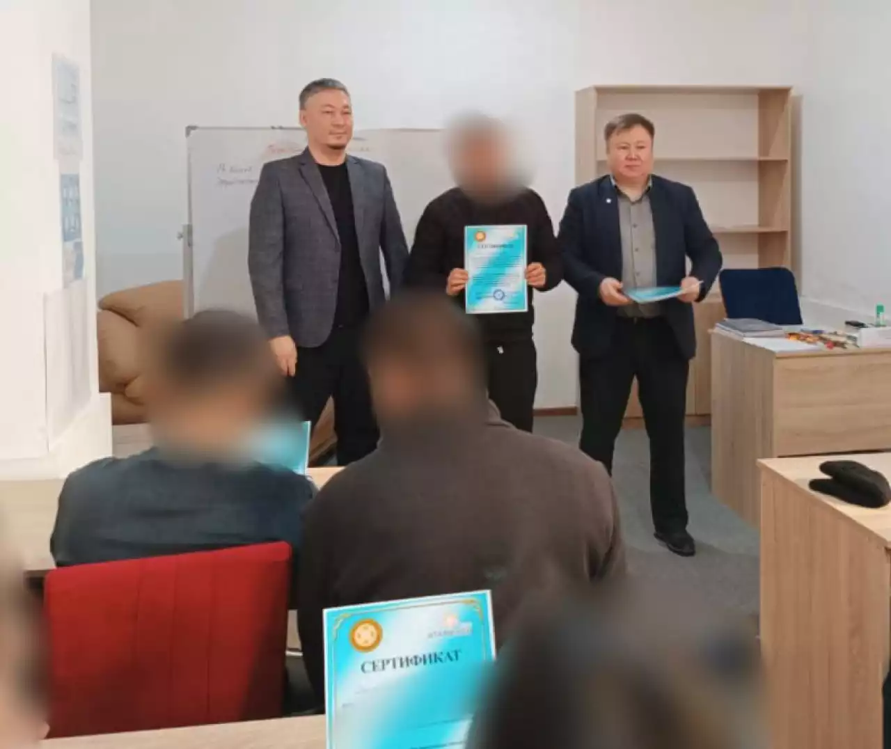 Таразда 10-нан аса жазасын өтеушіге «Жиһаз өндіруші» мамандығы бойынша сертификат берілді