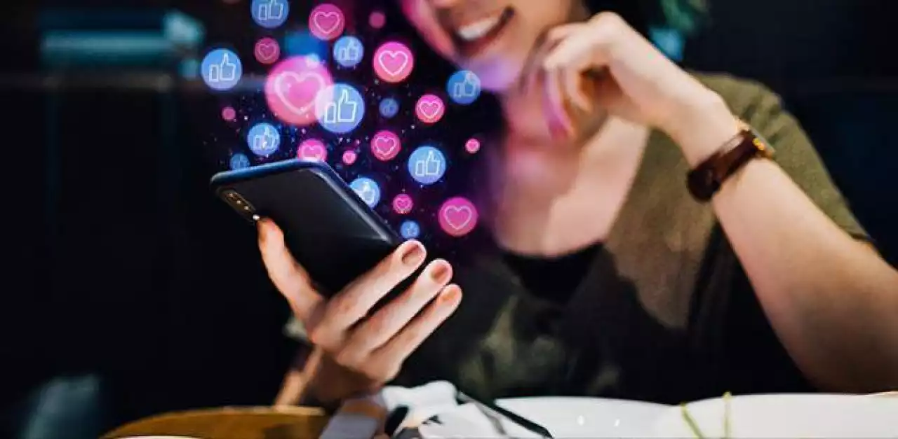 Абайлаңыз: әлеуметтік желідегі танысу туралы жазбалардың артында алаяқтар тұруы мүмкін