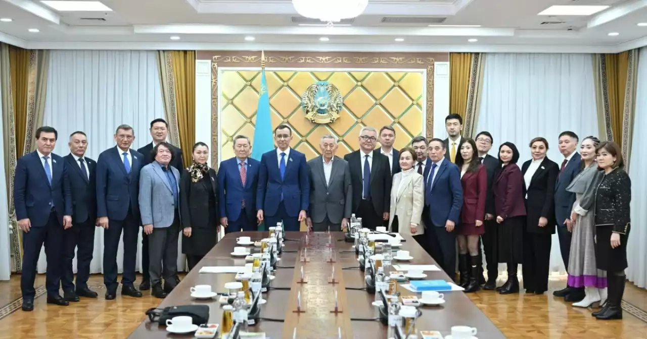 «Ұлттық мүдде» алаңында Әділетті Қазақстанның конституциялық реформалары сөз болды