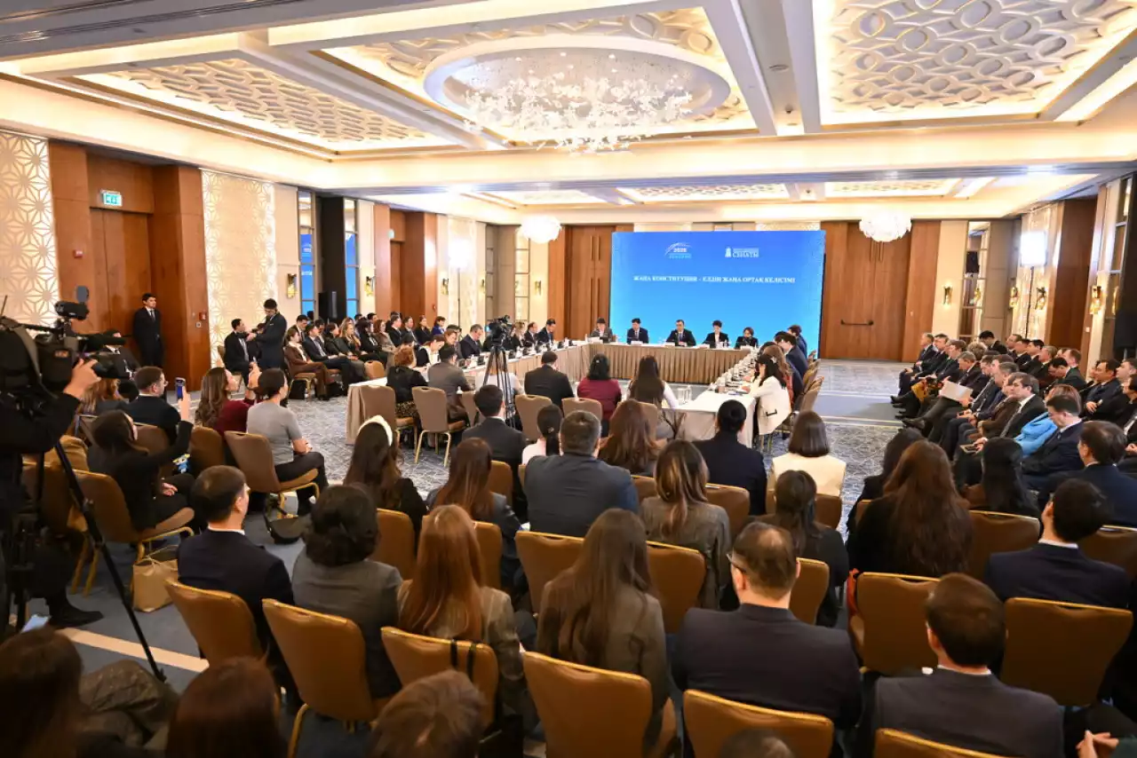 Сенатта жаңа Конституция жобасын талқылауға арналған дөңгелек үстел өтті