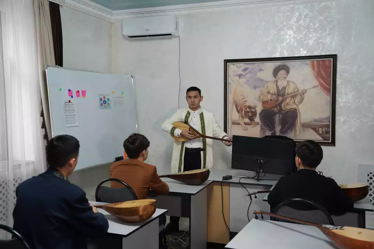 Таразда 300-ден аса жыр білетін талант тұрады