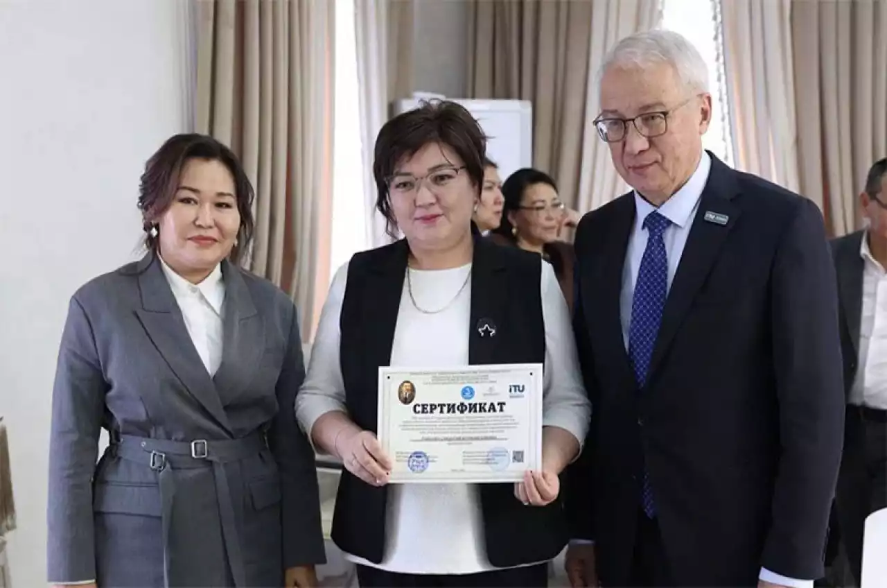 «Шерхантану» курсы ЖИ тілінде