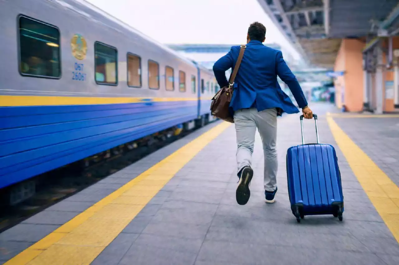 Егер жолаушы пойызға үлгермей қалған жағдайда не істеу керек?