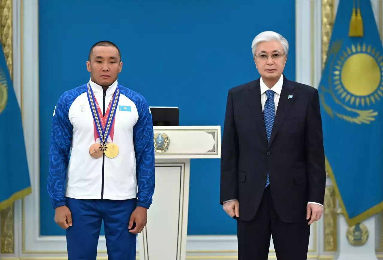 Президент Паралимпиада жеңімпазы Ербол Хамитовты қабылдады