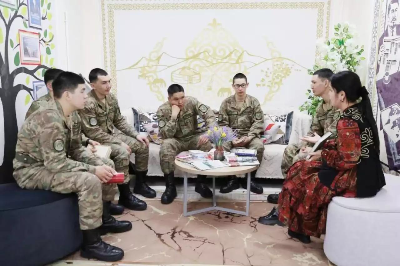 Ұлттық ұланда "BOOKGUARD" әдеби челленджі басталды