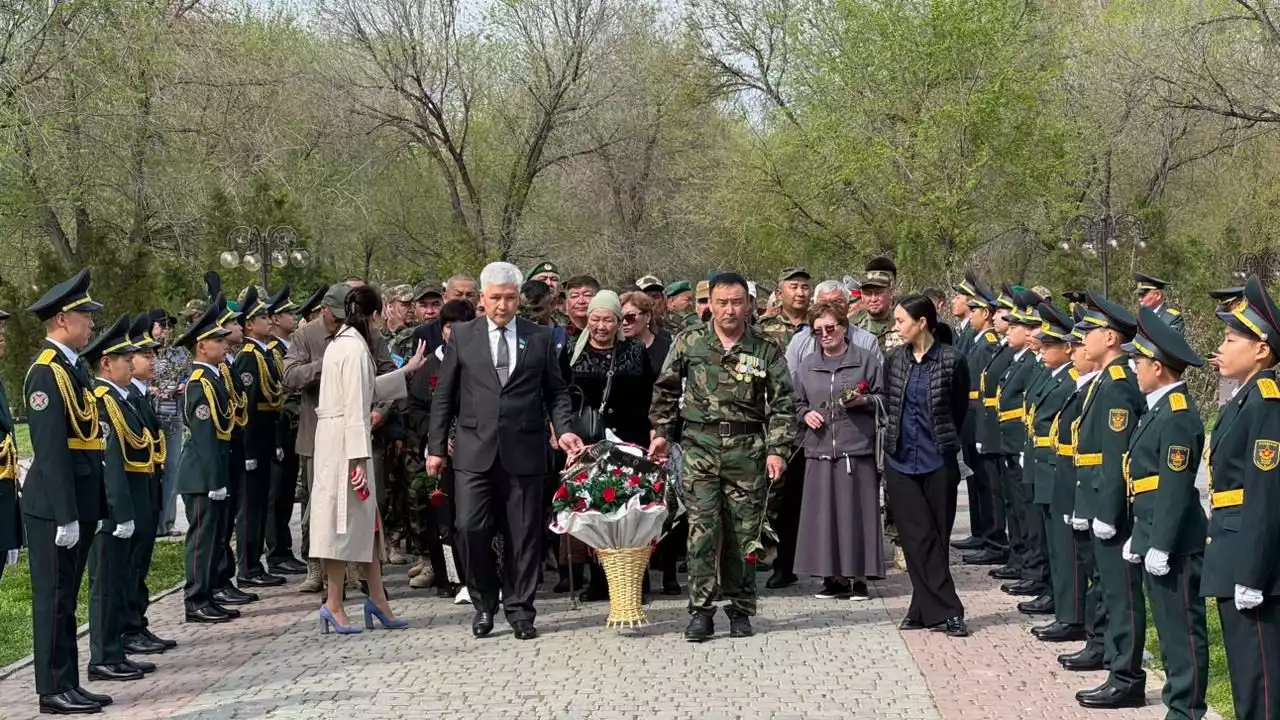 Ерлік ешқашан ұмытылмайды: Тәжік-ауған шекарасында қаза тапқан 17 сарбазды еске алу шаралары өтті