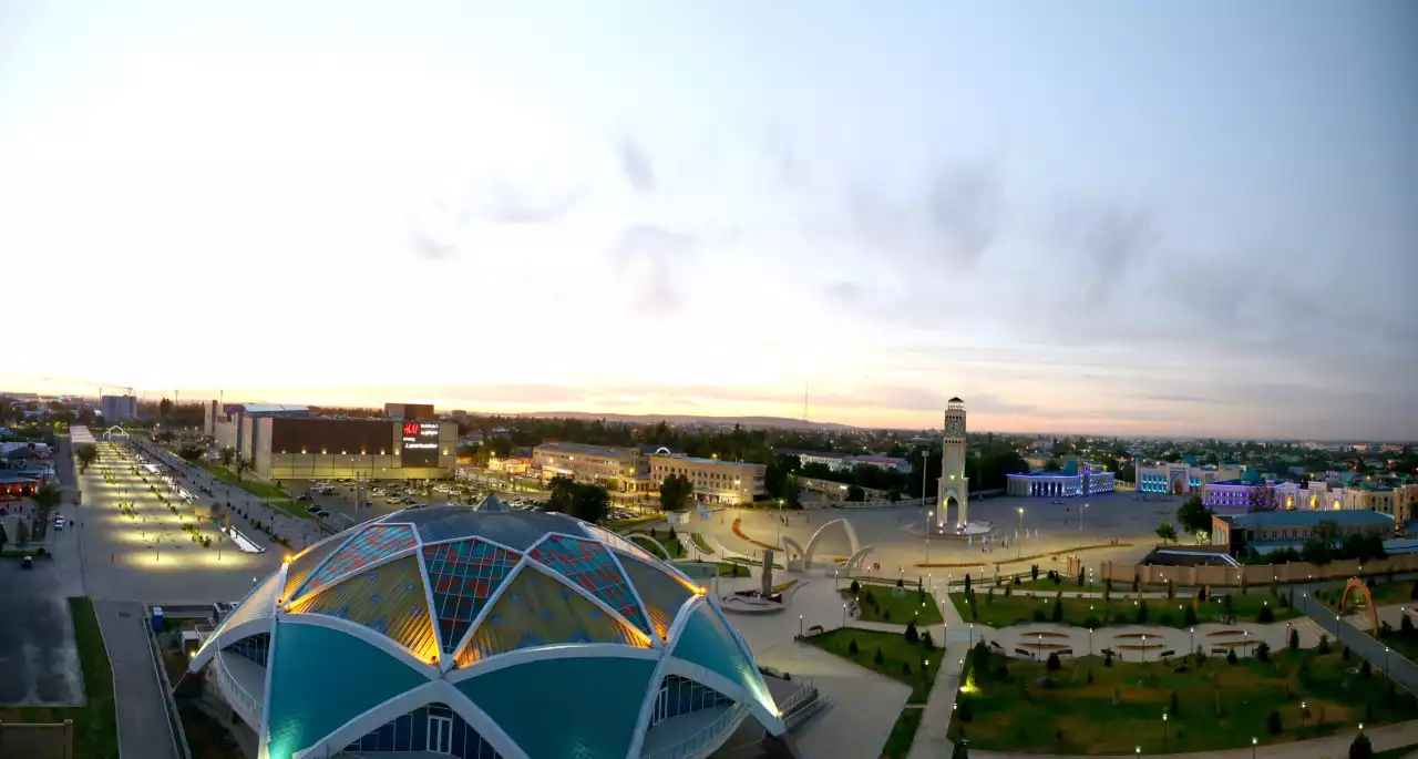 Жастар жырлайды