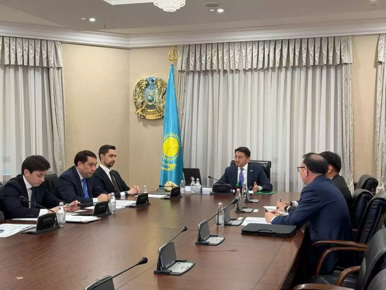 Жаслан Мәдиев жүргізуші куәлігін алу үшін емтихан тапсыру рәсімін жетілдіру бойынша кеңес өткізді