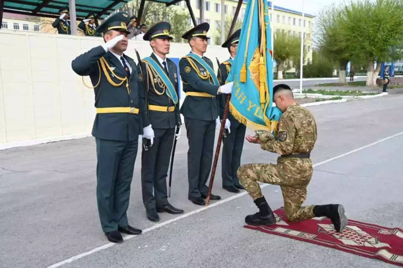 600 сарбаз небәрі 5 айда бірнеше мамандықтың иесі атанды