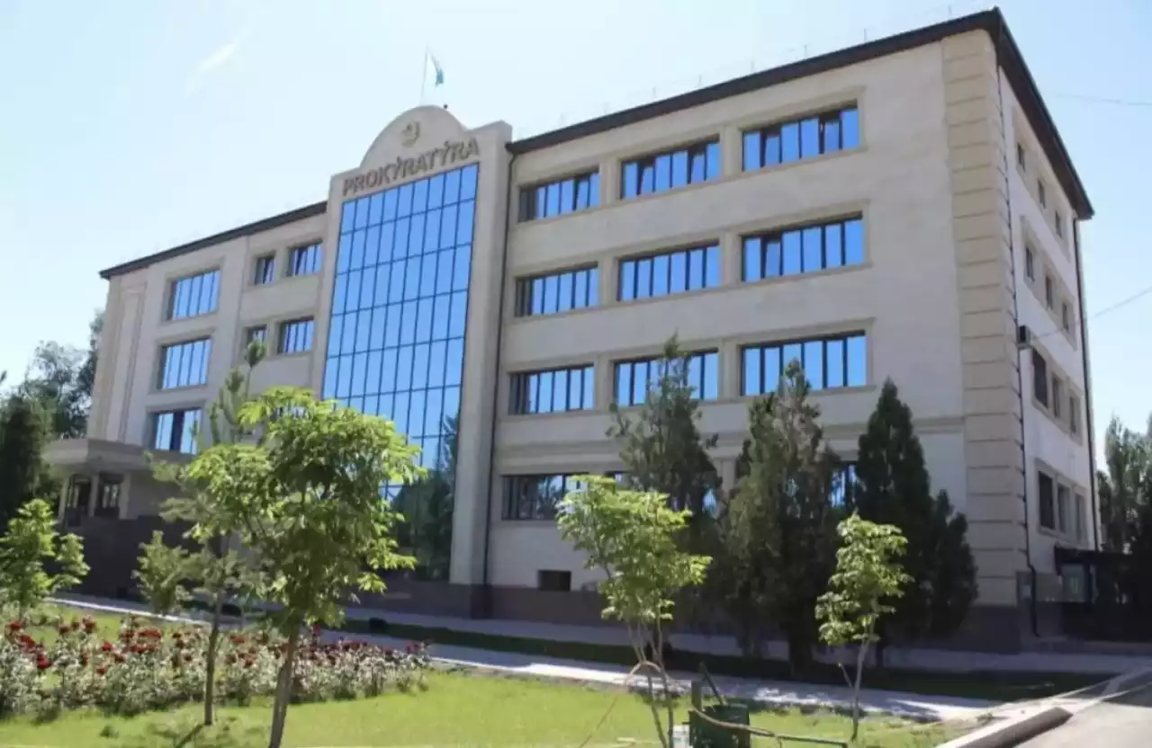 Жамбыл облысында кәмелетке толмағанды өзіне-өзі өлтіруге дейін жеткізу фактісі бойынша үш тұлғаға қатысты сот үкімі шығарылды